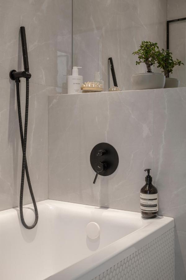 Stylowy Apartament Przy Metrze Warsaw Ngoại thất bức ảnh